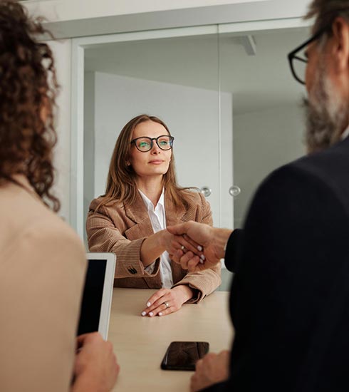 accountants shaking hands over notary services Maurice LA